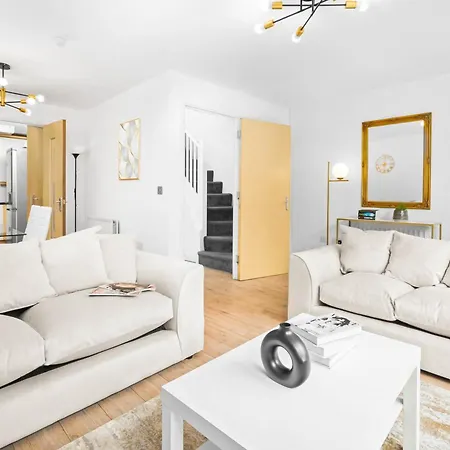 Centre Townhouse - Three Bedrooms - Garage - Garden - Balcony 19l Holiday home Birmingham