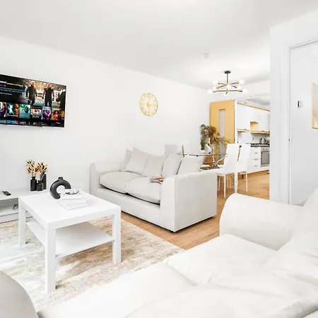 Holiday home Centre Townhouse - Three Bedrooms - Garage - Garden - Balcony 19l Birmingham