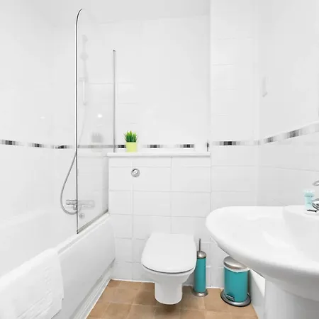 Centre Townhouse - Three Bedrooms - Garage - Garden - Balcony 19l * Birmingham